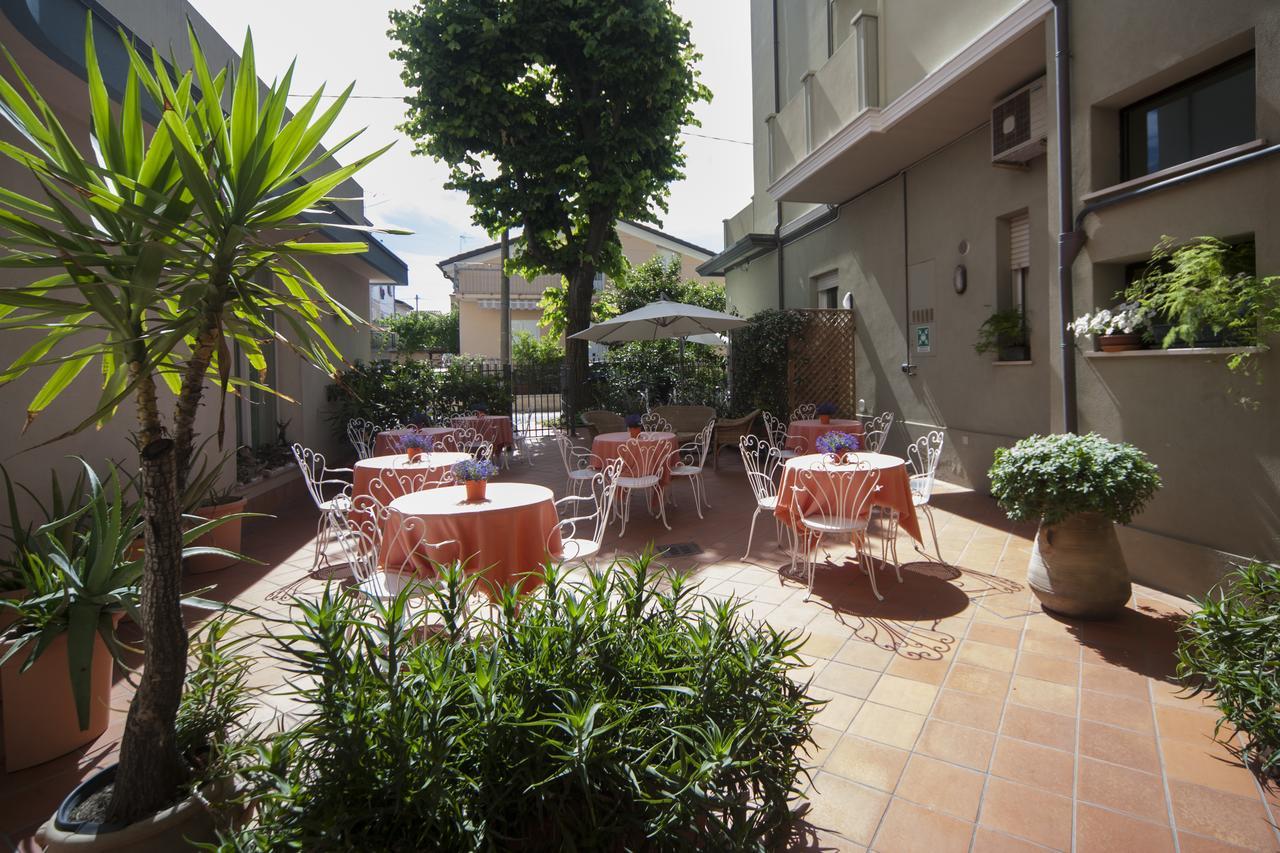 Residence Il Capodoglio Rimini Exterior photo